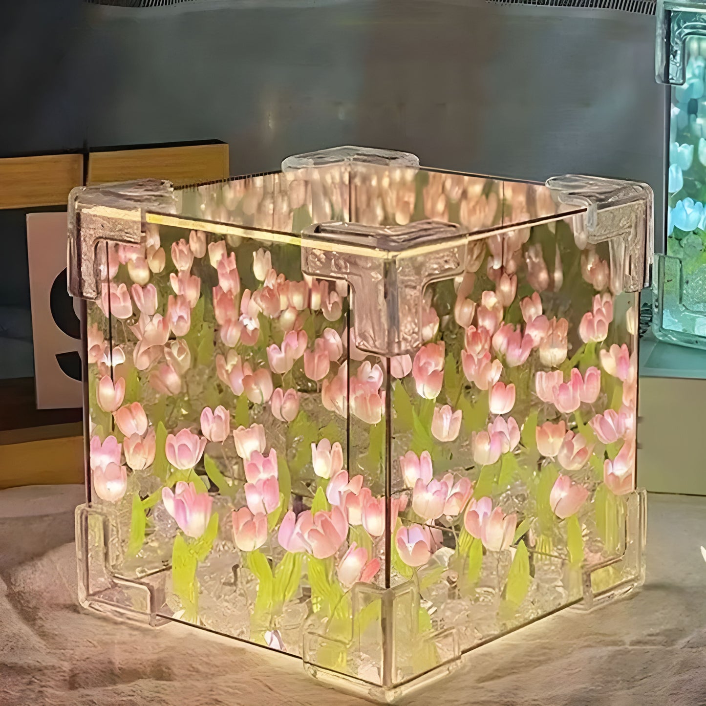 Tulip Cube Mirror Lamp